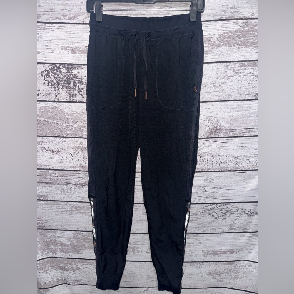 Rare Lululemon Black Mesh Joggers With Snap On Calves Size 6